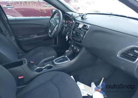 2013 Chrysler 200 Touring из США, поврежденный, VIN 1C3CCBBB9DN592347